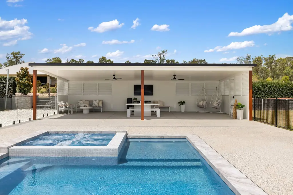 Frameless glass balustrade on cabana deck